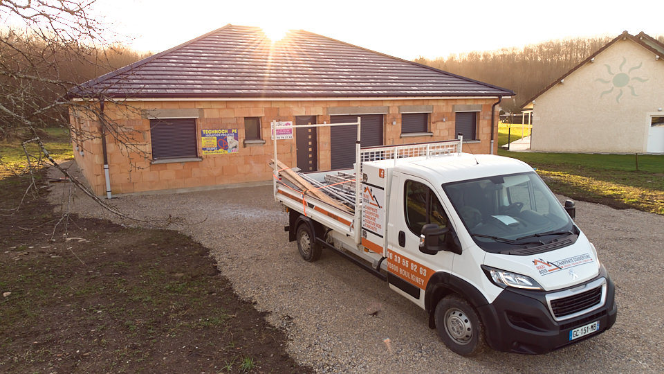 Couvreur zingueur à Lure : vos travaux de toiture en toute sérénité