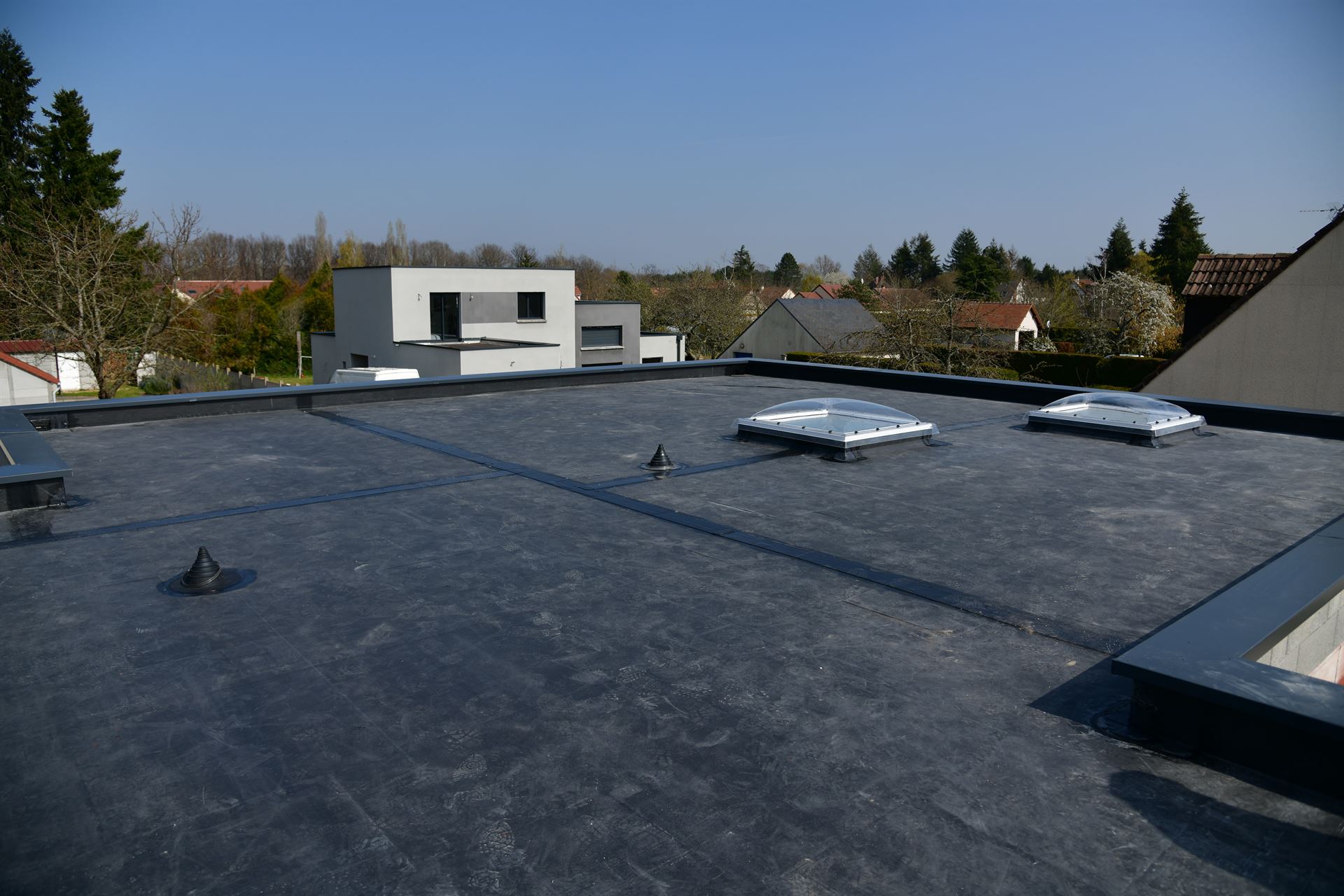 Étanchéité EPDM à Vesoul : la solution pour vos toits plats et à faible pente